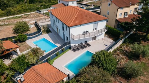 Property building, Day, Bird's eye view, Street view, Swimming pool, sunbed