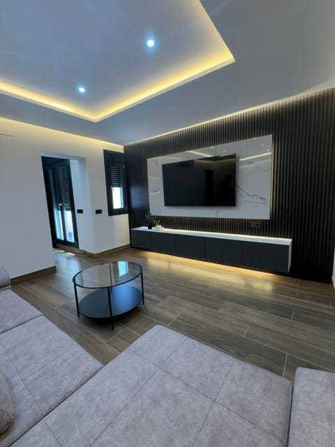 Communal lounge/ TV room, TV and multimedia, Living room, Seating area, Evening entertainment
