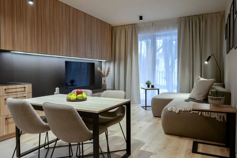 TV and multimedia, Living room, Seating area, Dining area