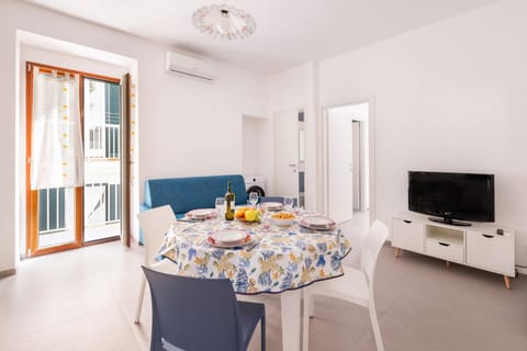 TV and multimedia, Dining area