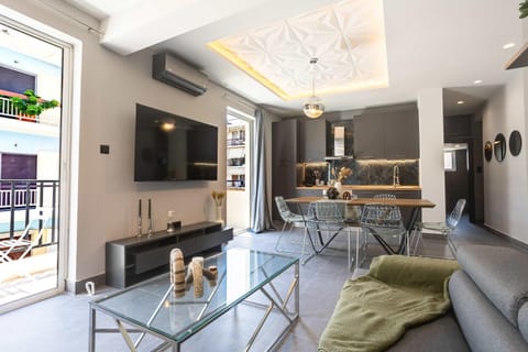 Kitchen or kitchenette, Living room, Seating area, Dining area, Evening entertainment, air conditioner