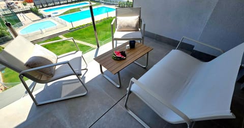 Balcony/Terrace, Pool view, Swimming pool