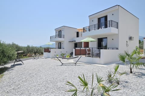Property building, Natural landscape, View (from property/room), Balcony/Terrace, sunbed