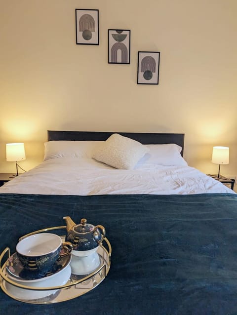 Bed, Coffee/tea facilities, Photo of the whole room, Bedroom