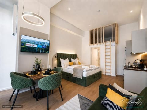 Bed, TV and multimedia, Kitchen or kitchenette, Living room, Photo of the whole room, Seating area, Dining area