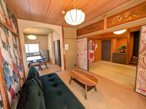 Living room, Photo of the whole room