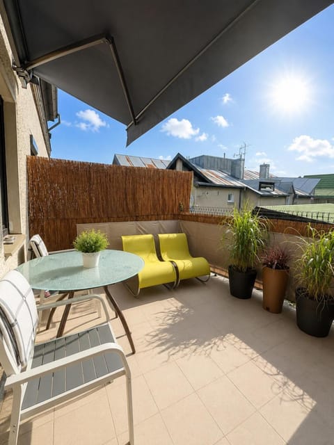 Patio, Day, View (from property/room), Balcony/Terrace, Seating area, Dining area