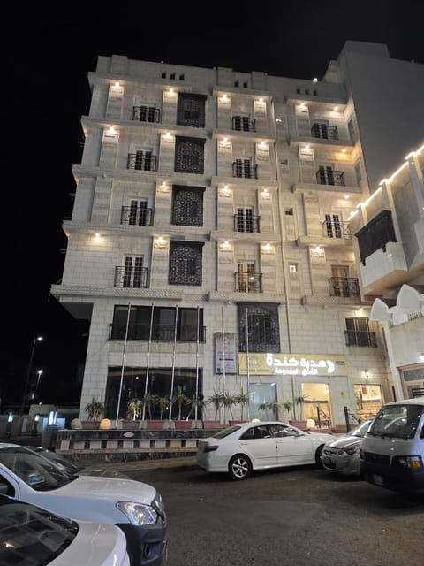 Property building, Neighbourhood, City view, Street view, Location, Parking