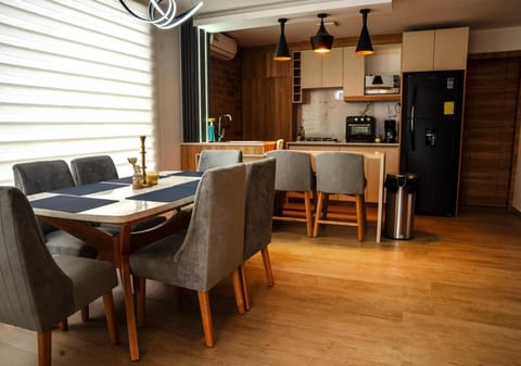 Kitchen or kitchenette, Dining area, pet friendly