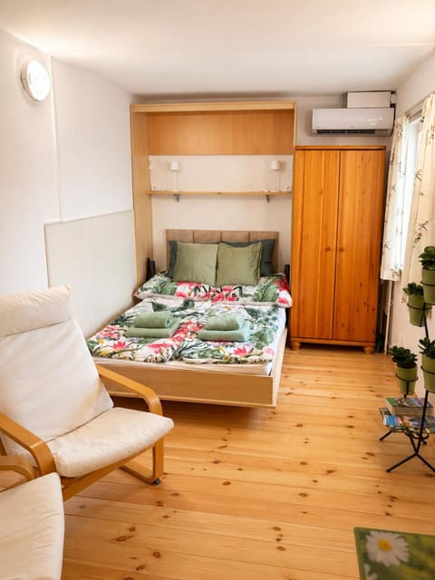 Bed, Bedroom, air conditioner