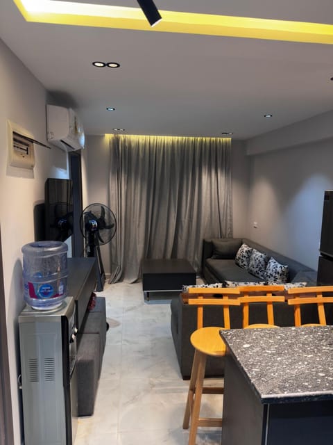 Communal lounge/ TV room, Bed, TV and multimedia, Living room, Seating area