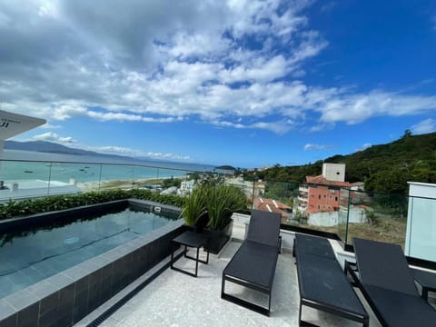 Lounge or bar, Pool view, Swimming pool, Swimming pool