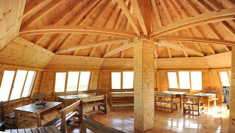 Seating area, Breakfast, Lunch, Dinner, Drinks, Alcoholic drinks, Non alcoholic drinks