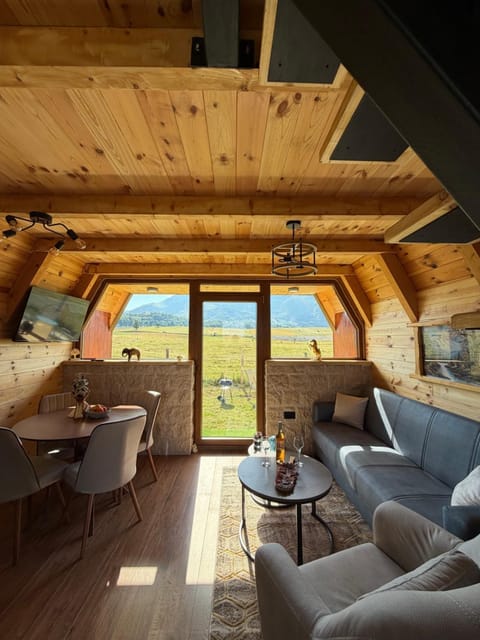 Living room, Dining area, Food