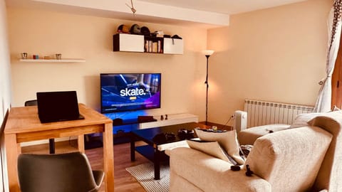 Communal lounge/ TV room, TV and multimedia, Living room