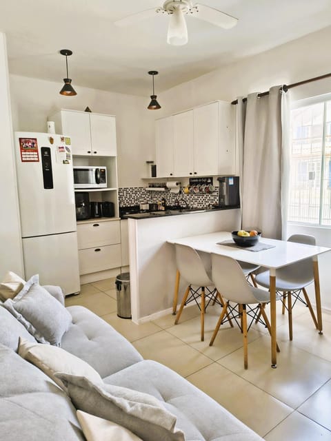 Kitchen or kitchenette, Living room, Seating area, Dining area, stove