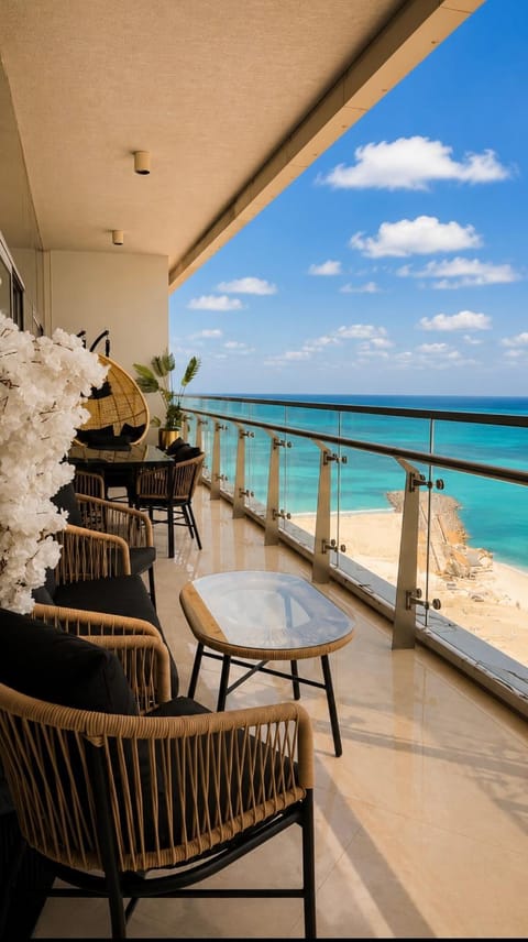 Day, Natural landscape, Balcony/Terrace, Seating area, Beach, Sea view