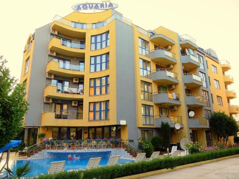Property building, Day, Swimming pool