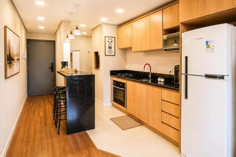 Kitchen or kitchenette, Dining area, oven