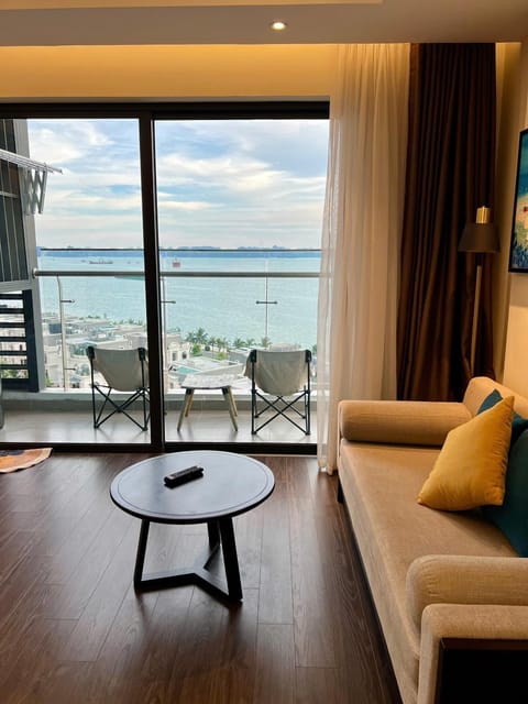 View (from property/room), Balcony/Terrace, Living room, Sea view