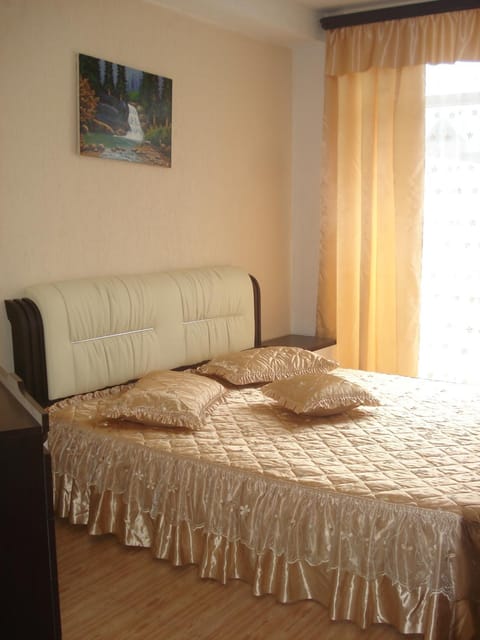 Photo of the whole room, Bedroom, Garden view