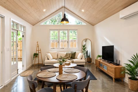 Communal lounge/ TV room, Living room, Dining area