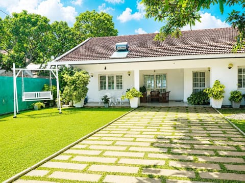 Property building, Spring, Day, Natural landscape, Garden, Garden view