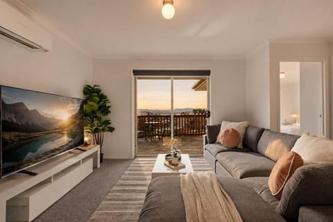 Communal lounge/ TV room, TV and multimedia, Living room, Photo of the whole room, Seating area, Evening entertainment