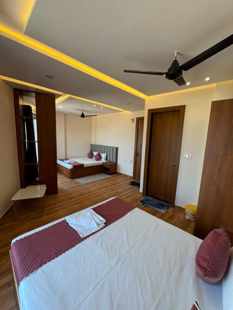 Photo of the whole room, air conditioner