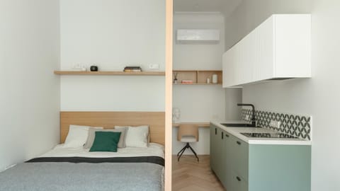 Bed, Kitchen or kitchenette, Photo of the whole room, Bedroom, air conditioner