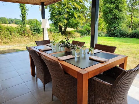 Patio, Day, Garden, Dining area, Garden view