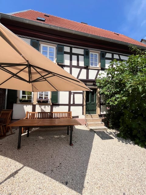 Property building, Day, Balcony/Terrace