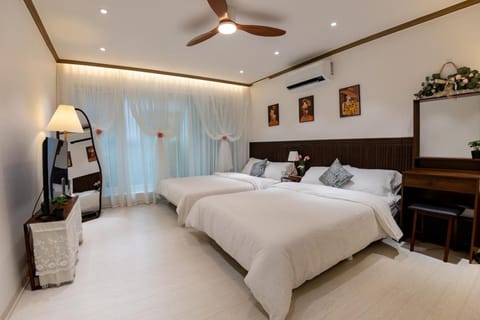 Bed, TV and multimedia, Bedroom, air conditioner