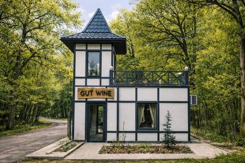 Property building, Spring, Day, Natural landscape, On-site shops