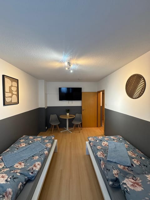 Bed, TV and multimedia, Bedroom