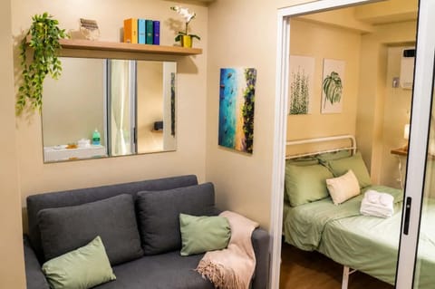 Bed, Seating area