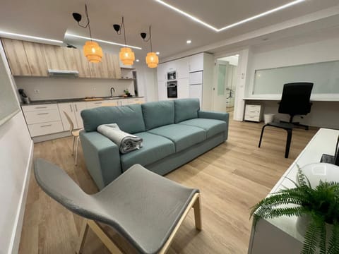 TV and multimedia, Kitchen or kitchenette, Living room, Seating area, Dining area