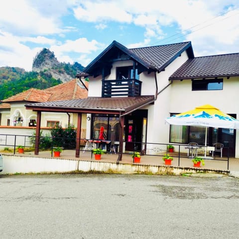 Property building, Natural landscape, Balcony/Terrace, Mountain view