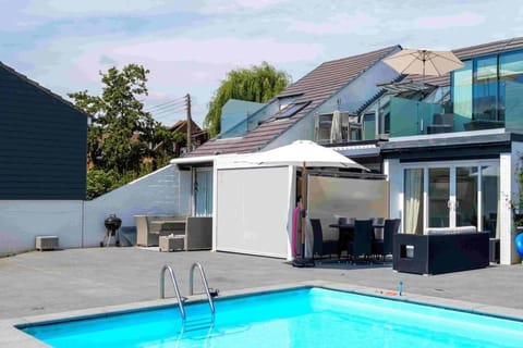 Property building, Balcony/Terrace, Pool view, Swimming pool