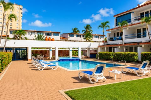 Garden, Garden, Pool view, Swimming pool, sunbed