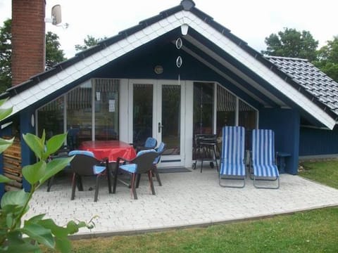 Property building, Day, Garden, sunbed