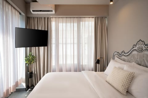 Bed, TV and multimedia, Bedroom, air conditioner