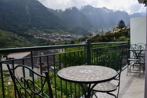 Nearby landmark, Day, Natural landscape, View (from property/room), Balcony/Terrace, Dining area, Mountain view