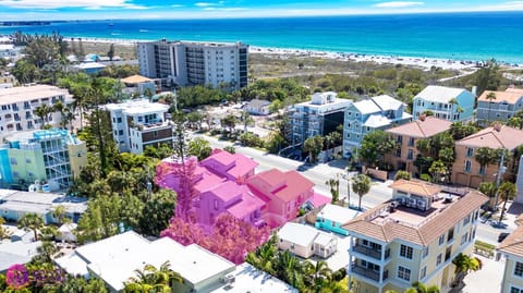 Property building, Restaurant/places to eat, Neighbourhood, Natural landscape, Activities, Bird's eye view, Fishing, Snorkeling, Beach, Windsurfing, Canoeing, Cycling, Diving, Evening entertainment, Entertainment, Location, shuttle