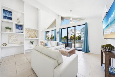 TV and multimedia, Balcony/Terrace, Living room, Decorative detail, Seating area, internet, air conditioner