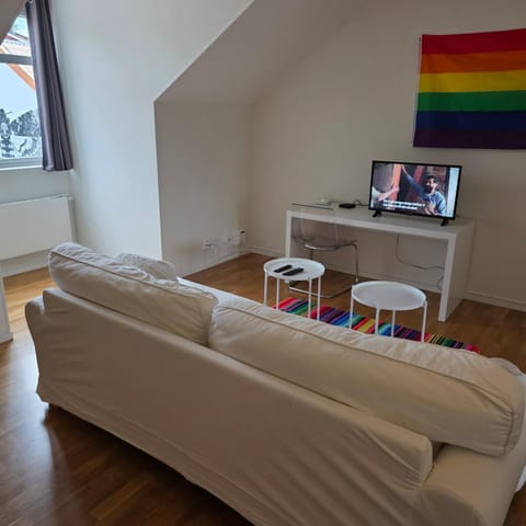 TV and multimedia, Living room, Photo of the whole room, Evening entertainment
