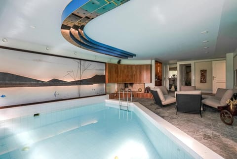 Pool view, Swimming pool, sunbed