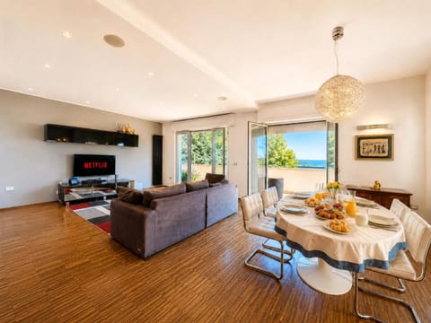 Natural landscape, TV and multimedia, Living room, Dining area, Evening entertainment, Sea view, Sea view