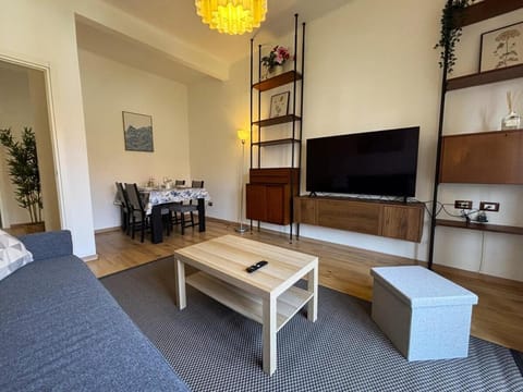 TV and multimedia, Living room, Dining area