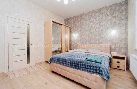 Bed, Photo of the whole room, Bedroom, City view, towels, wardrobe